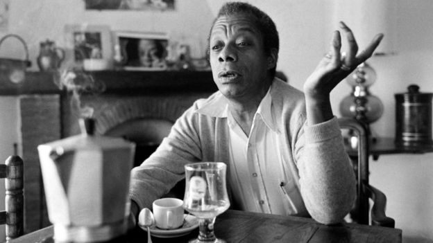 Yazıçı James Baldwin insanların gey və ya normal olduğu ayrımını rədd edərək deyirdi ki, 