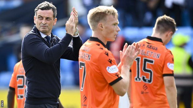 Jack Ross and some Dundee United players