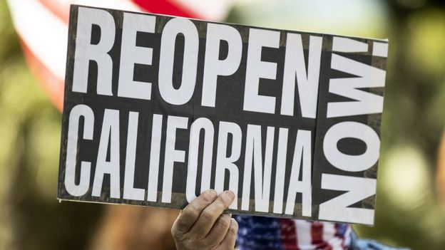 Protesta en Los Ángeles contra la cuarentena