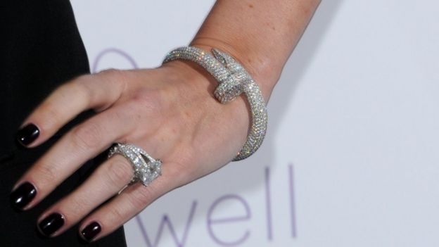 Tamara Ecclestone'a eşinin düğün hediyesi olarak verdiği 80 bin sterlinlik Cartier marka bilezik