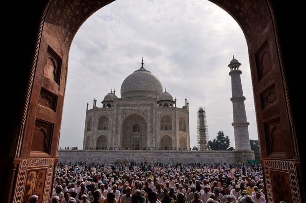 Dhismaha Taj Mahal ayaa sannad kaste soo jiita malaayiin dalxiise yaal ah