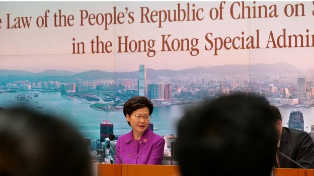 Η Διευθύνουσα Σύμβουλος του Χονγκ Κονγκ Carrie Lam συμμετέχει σε συνέντευξη τύπου στα κεντρικά γραφεία του Χονγκ Κονγκ την 1η Ιουλίου 2020