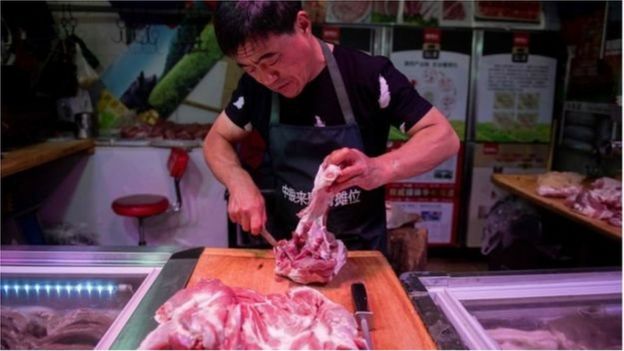 Người mua hàng Trung Quốc phải chịu sự tăng giá thịt lợn rất cao