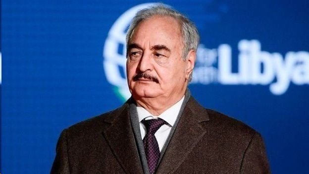 ژنرال حفتر در جریان قیام سال ۲۰۱۱ به لیبی بازگشت و رهبر یکی از گروههای شورشی مهم در شرق لیبی شد