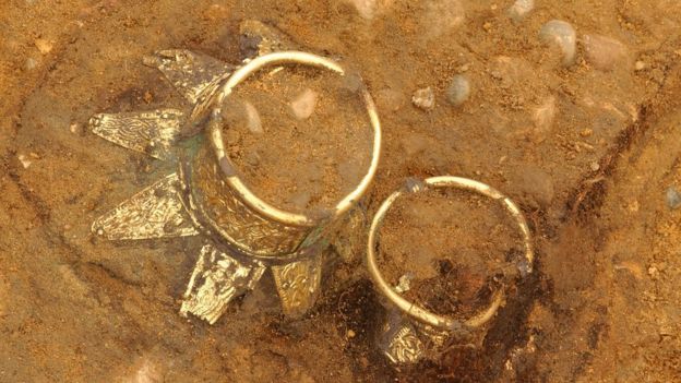 Dois dos objetos encontrados na tumba do Tuntancâmon inglês