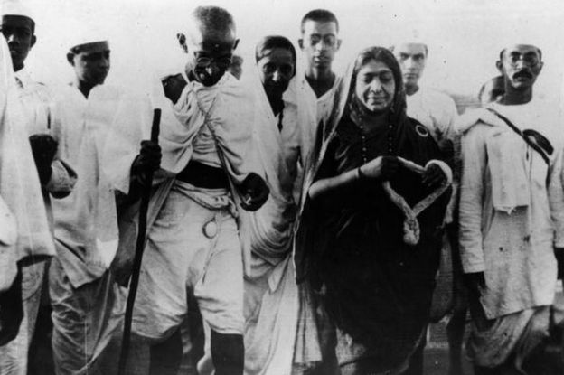 Gandhi and Sarojini Naidu during the Salt March protesting against the British colonial government's monopoly on salt production.