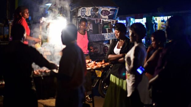 Barracas de comida de rua em Uganda