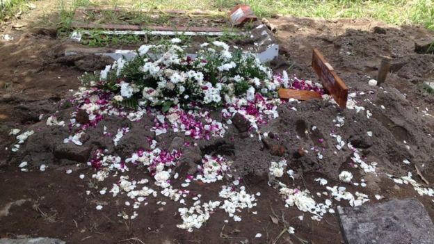 makam warga kristen di kuburan islam