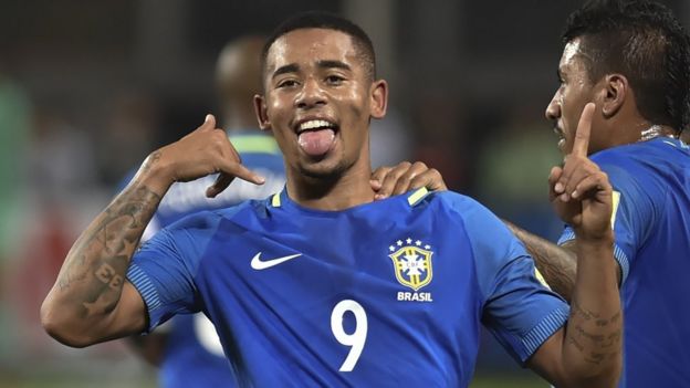 Gabriel Jesús celebra su gol contra Perú