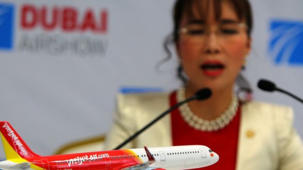 _100325732_vietjet2.jpg