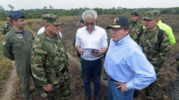 Ministros de Defensa, Carlos Holme, y Ambiente, Ricardo Lozano