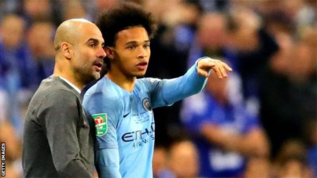 Leroy Sane (iburyo) n'umutoza we Pep Guardiola