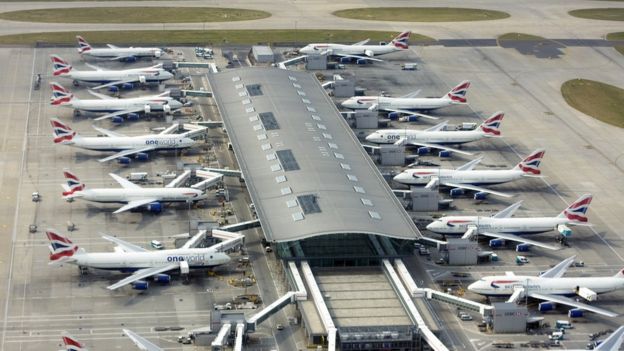 Aviones en el aeropuerto Heathrow