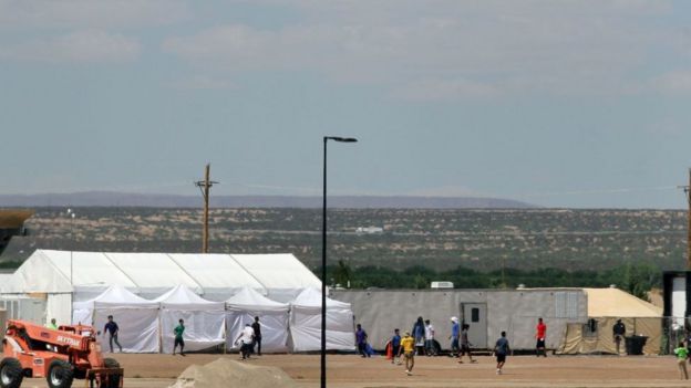 Un centro de detención temporal de menores en la frontera con México