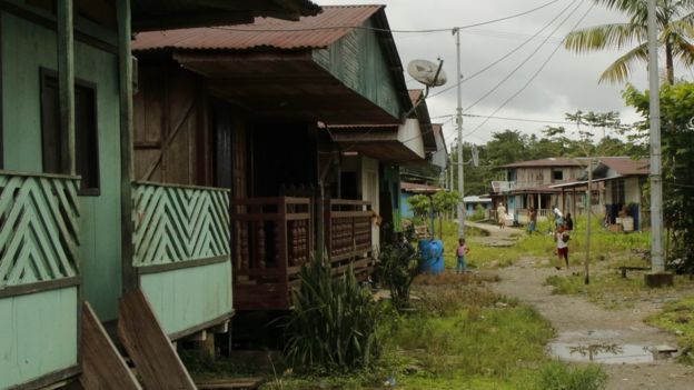 Caught in the crossfire of armed gangs in Colombia - BBC News