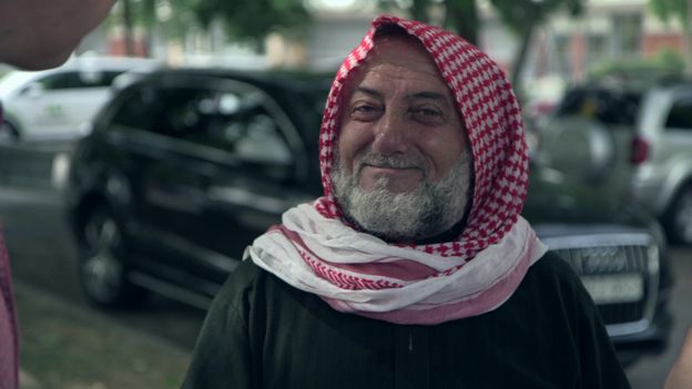 Refugiado sírio Abdurauf al Absi, que vive na Suécia há cinco anos, em entrevista à BBC