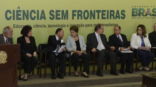 Dilma e ministros em evento do Ciência Sem Fronteiras, em 2014