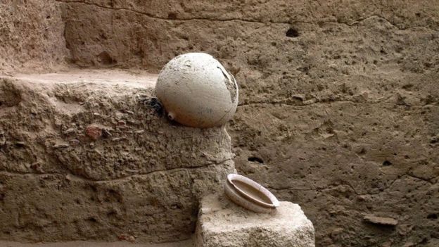 கீழடி 6ஆம் கட்ட அகழாய்வு: முதுமக்கள் தாழிகள் கண்டுபிடிப்பு