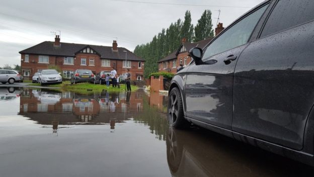Flash Flooding In Leeds And Scarborough Causes Travel Disruption Bbc News 4945