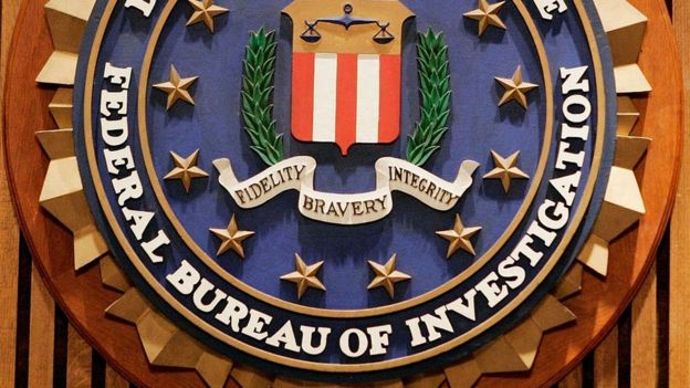 El escudo del FBI en uno de sus edificios.