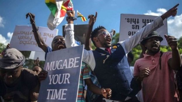 Raia wa Zimbabwe wafurahia kujiuzulu kwa Mugabe