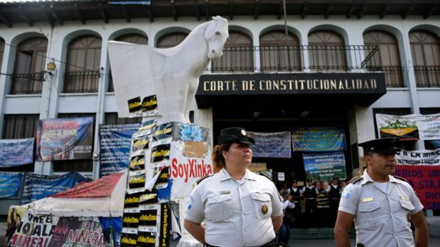 Foto del exterior de la Corte Constitucional de Guatemala.