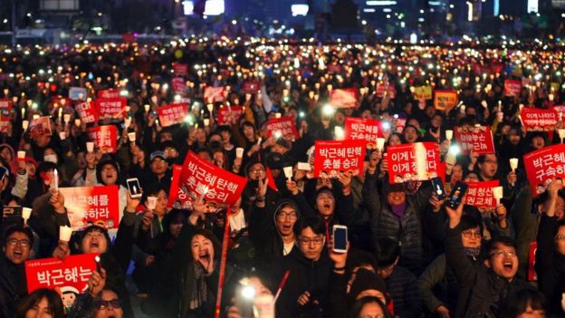 South Koreans celebrate Park Geun-hye's impeachment in Seoul (11 March 2017)