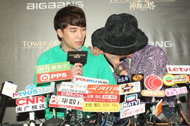Seungri and G-Dragon of South Korean boy band Bigbang give a press conference in 2014