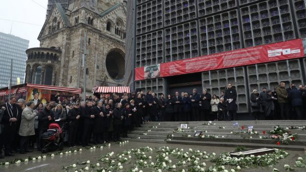 Открытие мемориала погибших в теракте в Берлине