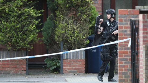 Oxford Shooting Police And Gunman In Standoff Bbc News 5482