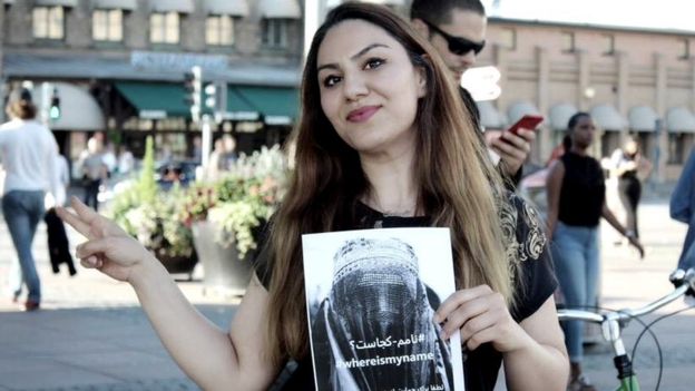 Sahar Samet holding a poster promoting the WhereIsMyName? campaign