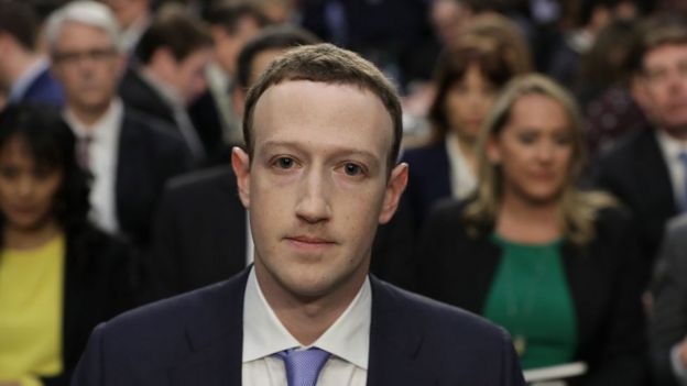 Marc Zuckerberg durante su testificación ante el Congreso de Estados Unidos sobre el caso de Cambridge Analytica.