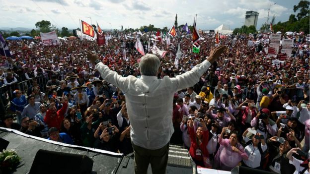 Andrés Manuel López Obrador encabeza todas las encuestas electorales.