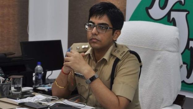 மேற்கு கோதாவரி மாவட்டதின் காவல் கண்காணிப்பாளர், நவ்ஜீத் சிங் க்ரேவால்