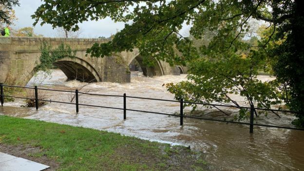 Yorkshire Flooding: Drivers Rescued As Rivers Overflow - BBC News