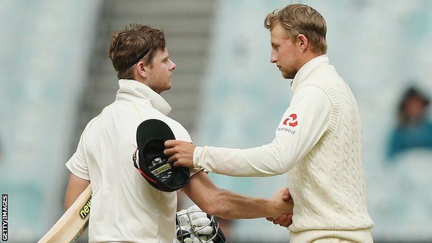 Steve Smith shakes hands with Joe Root