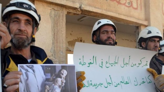 சிரியா: ஐஎஸ் படைகளிடமிருந்து வைட் ஹெல்மெட்ஸ் குழுவினர் மீட்பு