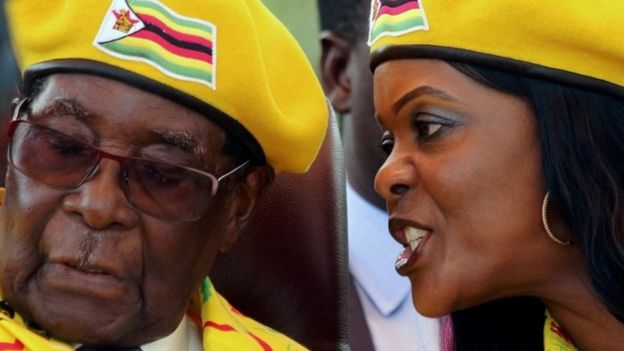 Robert Mugabe na mkewe Grace tarehe 8 Novemba 2017