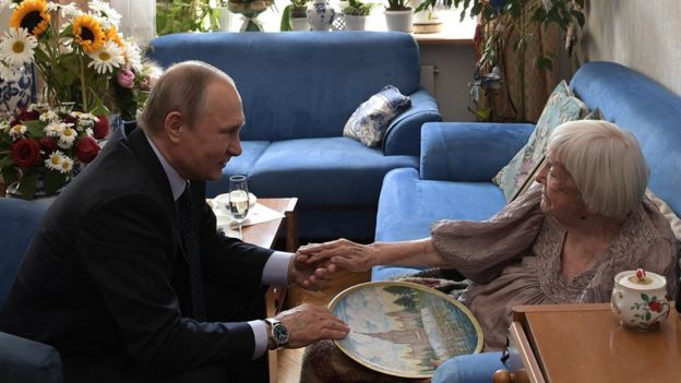 Путин хэппибездит Алексееву Путин хэппибездит Алексееву