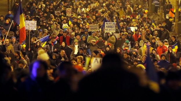 Romania To Withdraw Corruption Decree After Mass Protests - BBC News