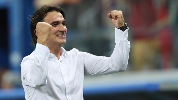 مدرب المنتخب الكرواتي زالتكو داليتش يحتفي بفوز فريقه