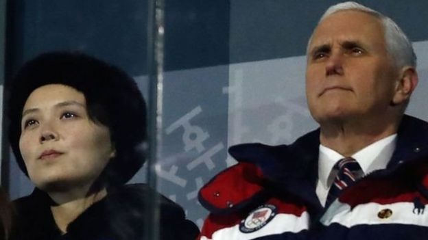 Dadake rais wa Korea Kaskazini kushoto na makamu wa rais wa marekani Mike Pence kulia