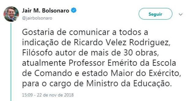 Bolsonaro anunciou no Twitter a nomeação de Vélez pro MEC