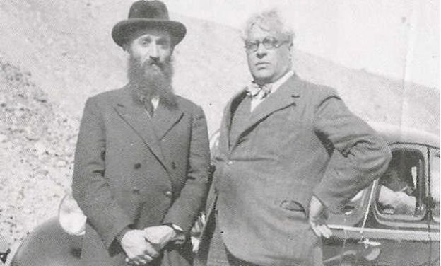 Aristides de Sousa Mendes (der) con Rabbi Chaim Kruger, 1940