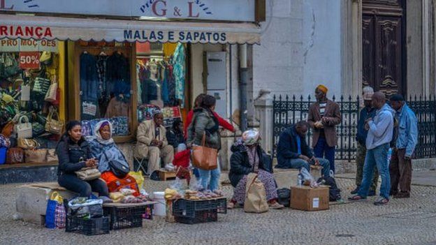 Portekiz'de limanda bekleyen kaçan göçmenler