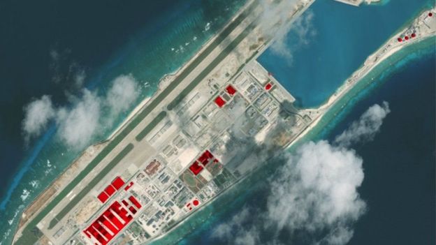 Hình vệ tinh cho thấy cơ sở quân sự của Trung Quốc trên Đá Chữ Thập thuộc Biển Đông, gần đây, cả Philippines và Úc đều bày tỏ quan ngại về các động thái 'kiên cố hóa', 'quân sự hóa' và 'mở rộng' các đảo, đá mà Bắc Kinh chiếm và tuyên bố chủ quyền ở khu vực