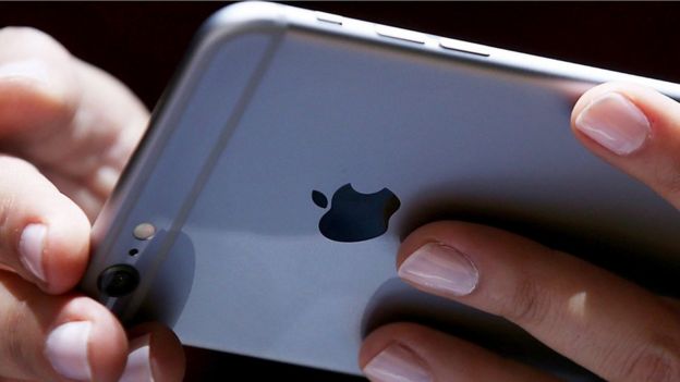 Apple admitió que creó una función en el software de algunos de sus modelos de iPhone, incluido el 7, para "evitar apagones". Foto: GETTY IMAGES