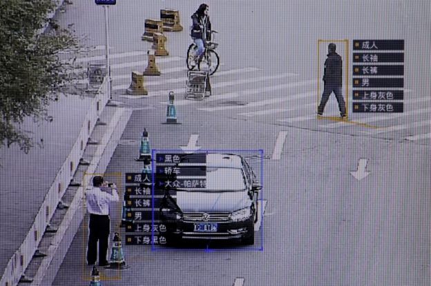 北京的监控软件识别民众和车辆的详细资料。