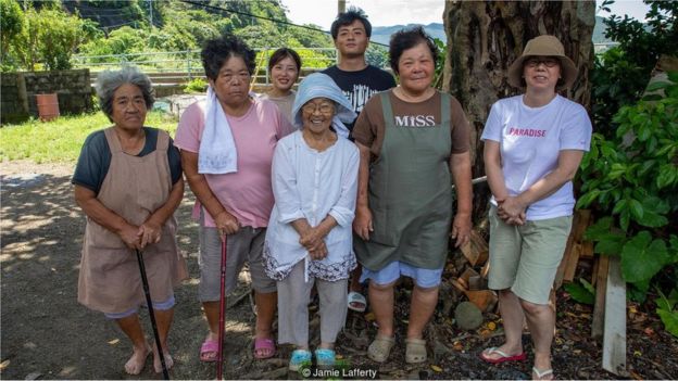 Grupo de idosas japonesas com descendentes