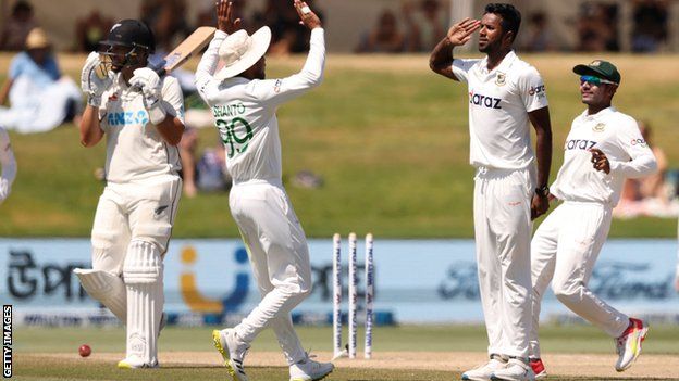 Bangladesh'sEbadat Hossain celebrates taking a New Zealand wicket in the first Test